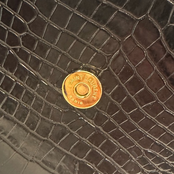 Saint Laurent Sunset Large in black croc-embossed shiny leather w/ gold hardware - Picture 11 of 17